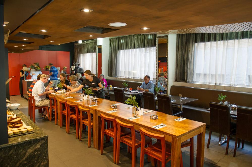 Lancemore Crossley St. Melbourne City Exterior foto Interior of a restaurant in Singapore