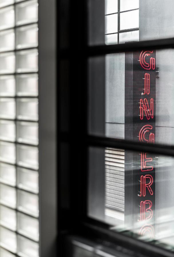 Lancemore Crossley St. Melbourne City Exterior foto The logo of the museum