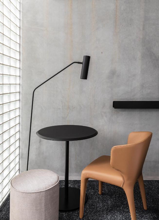 Lancemore Crossley St. Melbourne City Exterior foto Floor lamp