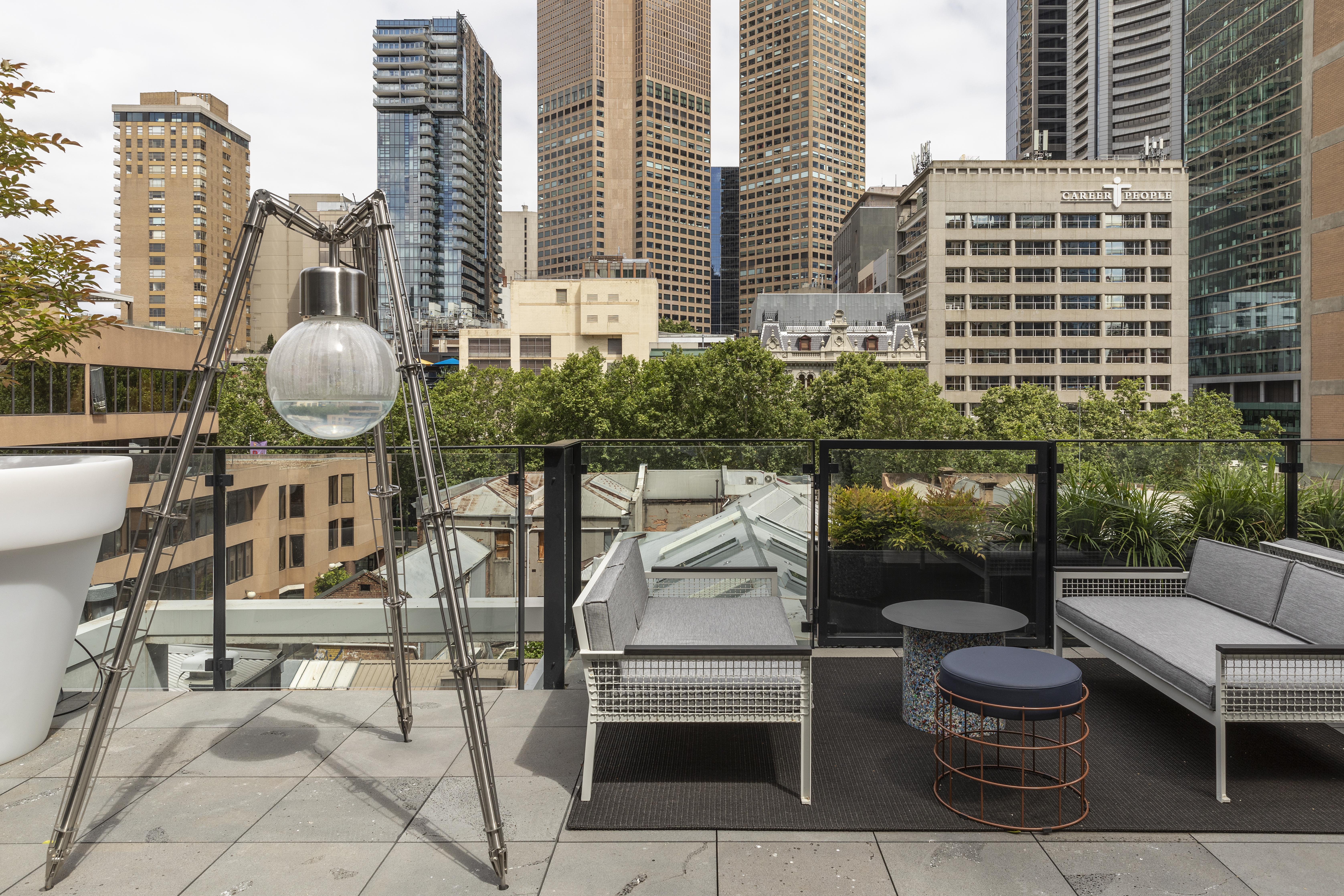 Lancemore Crossley St. Melbourne City Exterior foto The rooftop pool at the Hotel